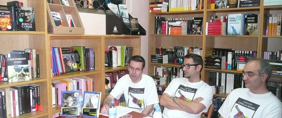 Félix Ángel Moreno Ruiz, Carlos Augusto Casas y Manuel del Pino durante la presentación de Estrella Negra