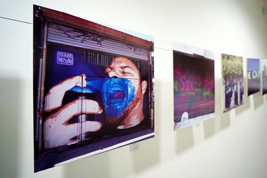 Exposición en la Universidad de Li de Segovia, con las fotos de Grafitis del mundo, de José Félix Valdivieso. Abril, 2021