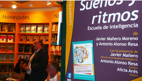 Los autores Javier Maero Moreno y Antonio Alonso Resa junto a la editora Alicia Ars durante la presentacin de Sueos y ritmos en la Casa del Libro