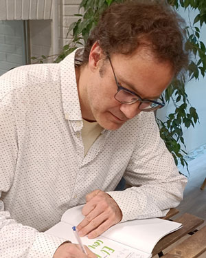 Javier Mar&iacute;a Navas