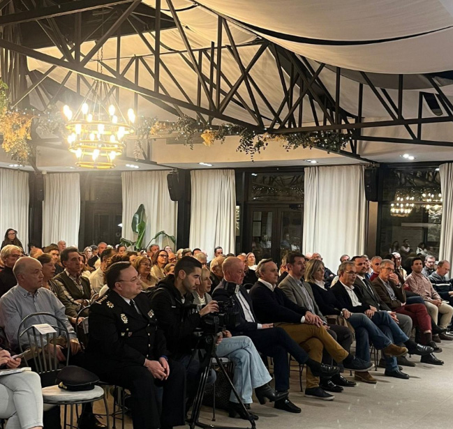 Sonsoles Snchez-Reyes recibe el VI Premio Internacional cuadernos del Laberinto de Historia, Biografa y Memorias en vila