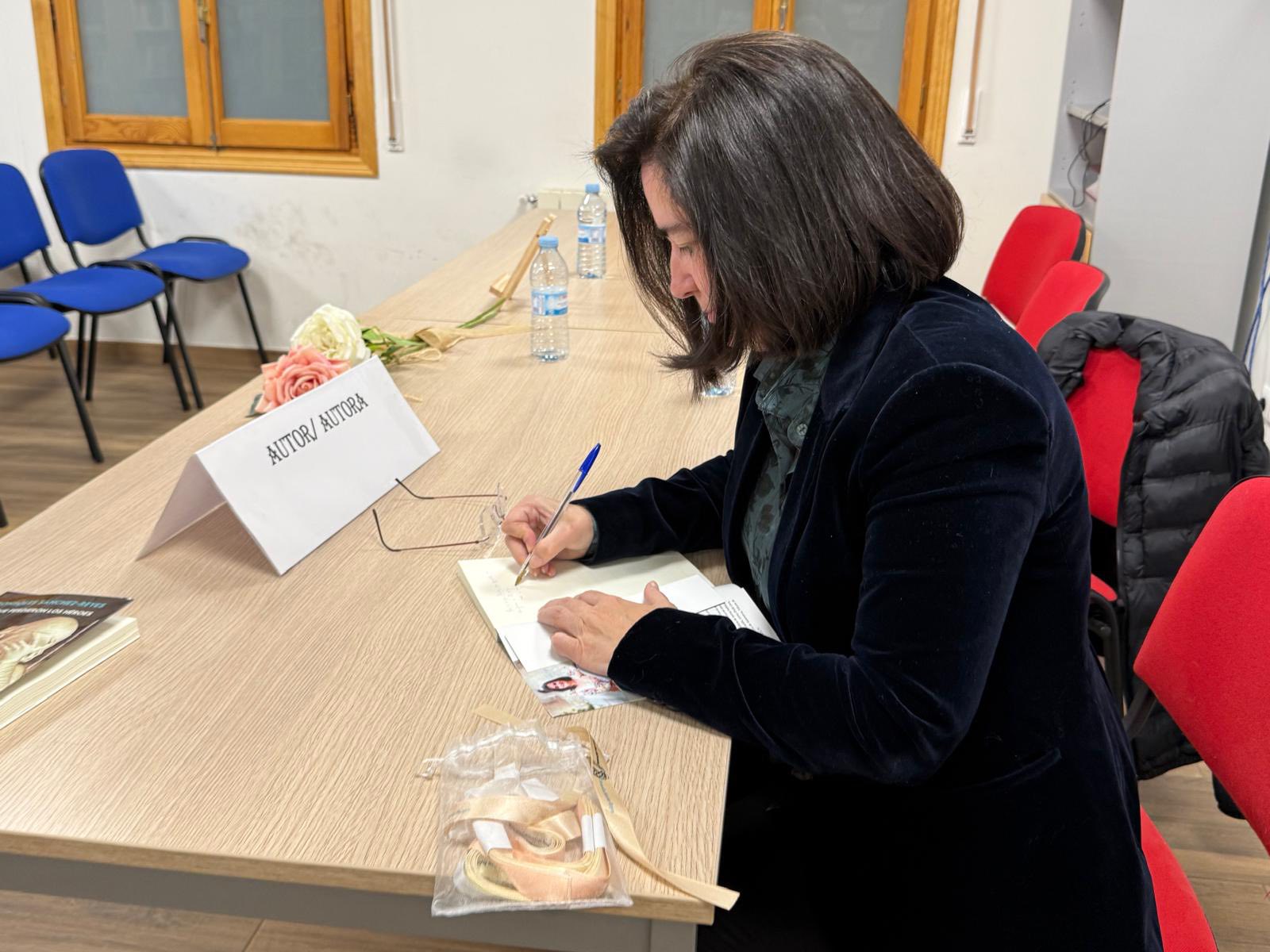 Sonsoles S�nchez-Reyes presenta Lo que perdieron los h�roes en NAVALUENGA (�vila)