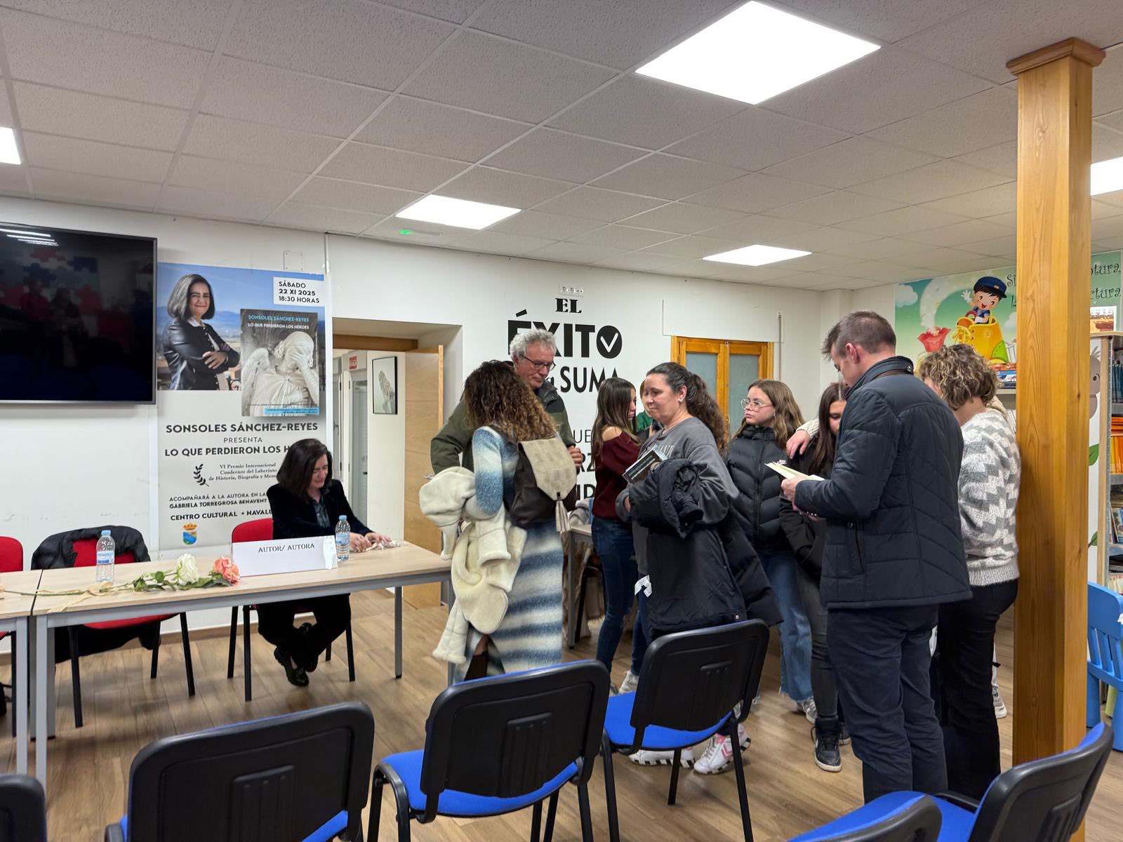 Sonsoles S�nchez-Reyes presenta Lo que perdieron los h�roes en NAVALUENGA (�vila)
