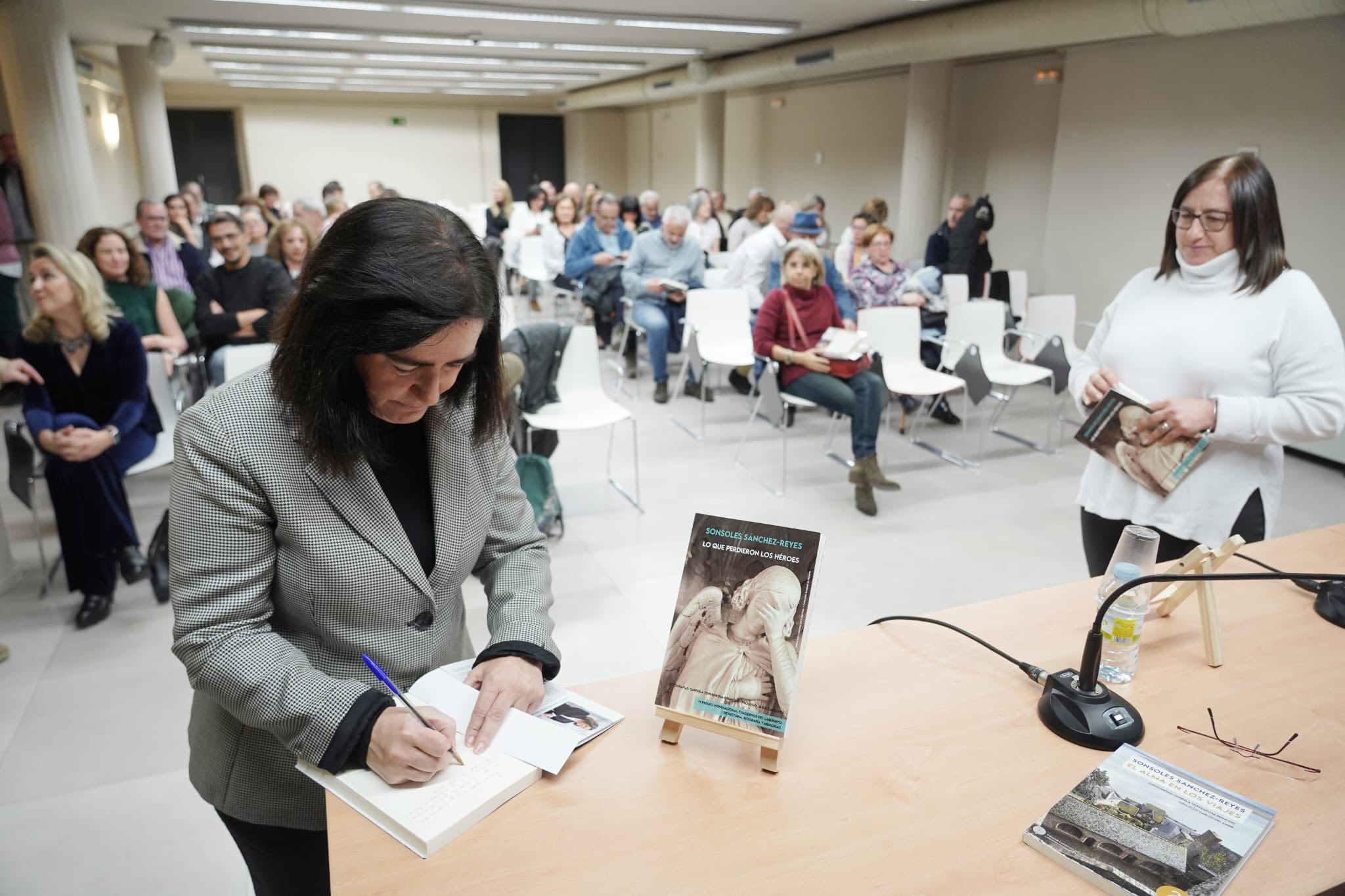 Sonsoles S�nchez-Reyes presenta Lo que perdieron los h�roes en VALLADOLID